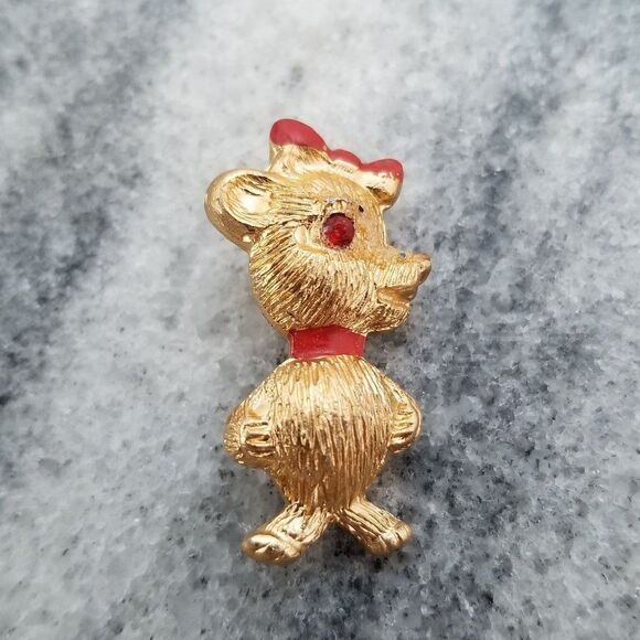 Vintage Little Bear with Bow in Hair, Gold Tone, Red Enamel Lapel Pin Brooch - Picture 5 of 5